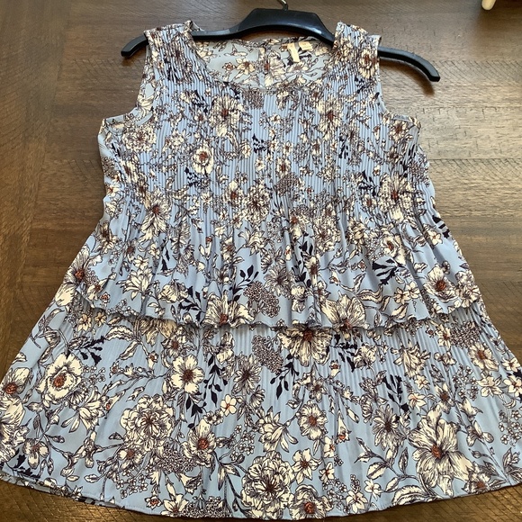 Sky blue top summer top size M. Brand is Est 1946. - Picture 1 of 3